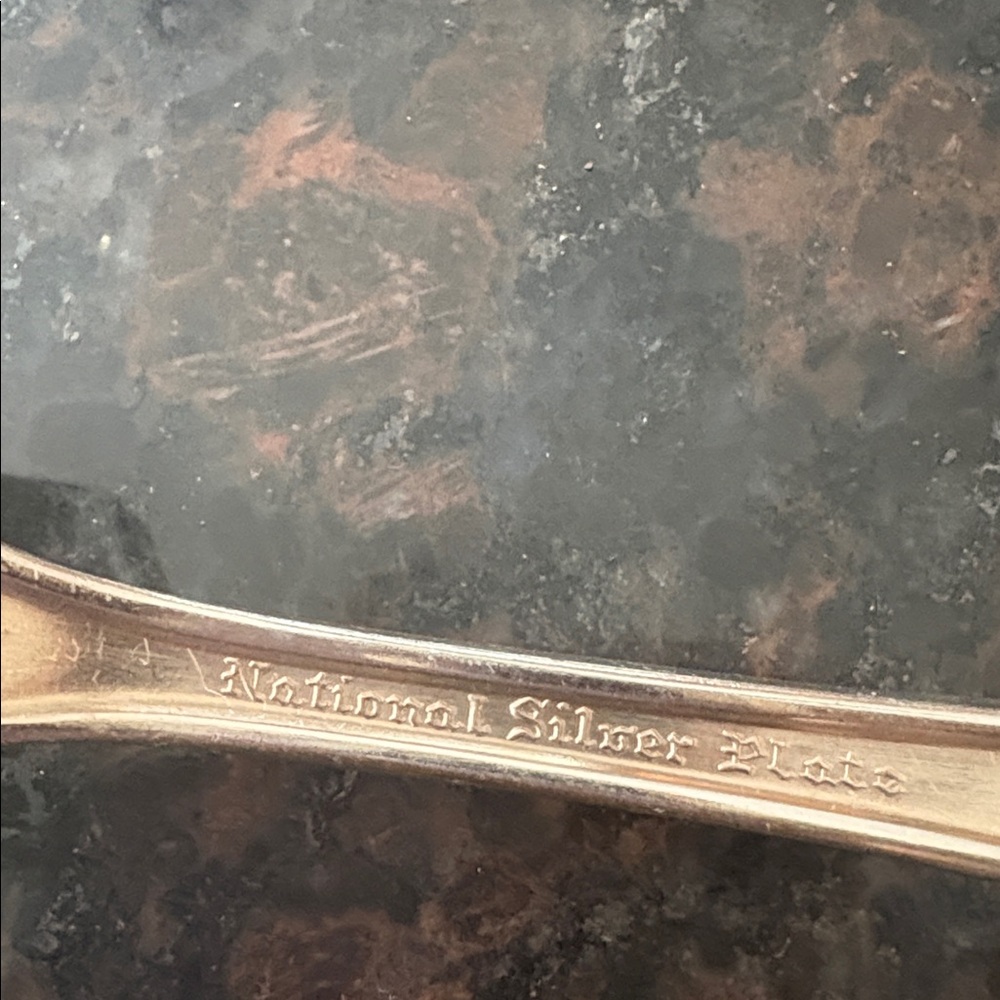 Elegant Silver Cutlery Set - Picture 4 of 5